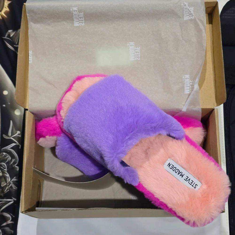 Steve Madden ✦ Frillz Slippers ✦ Faux Fur Colorblock w/ Open Toe Cozy Grip Sole